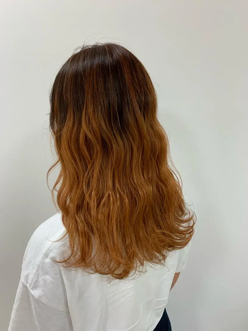 ロング カラー ベージュカラー オレンジ オレンジベージュ 顔まわりカット✄ ベージュカラー🧸のヘアスタイル
