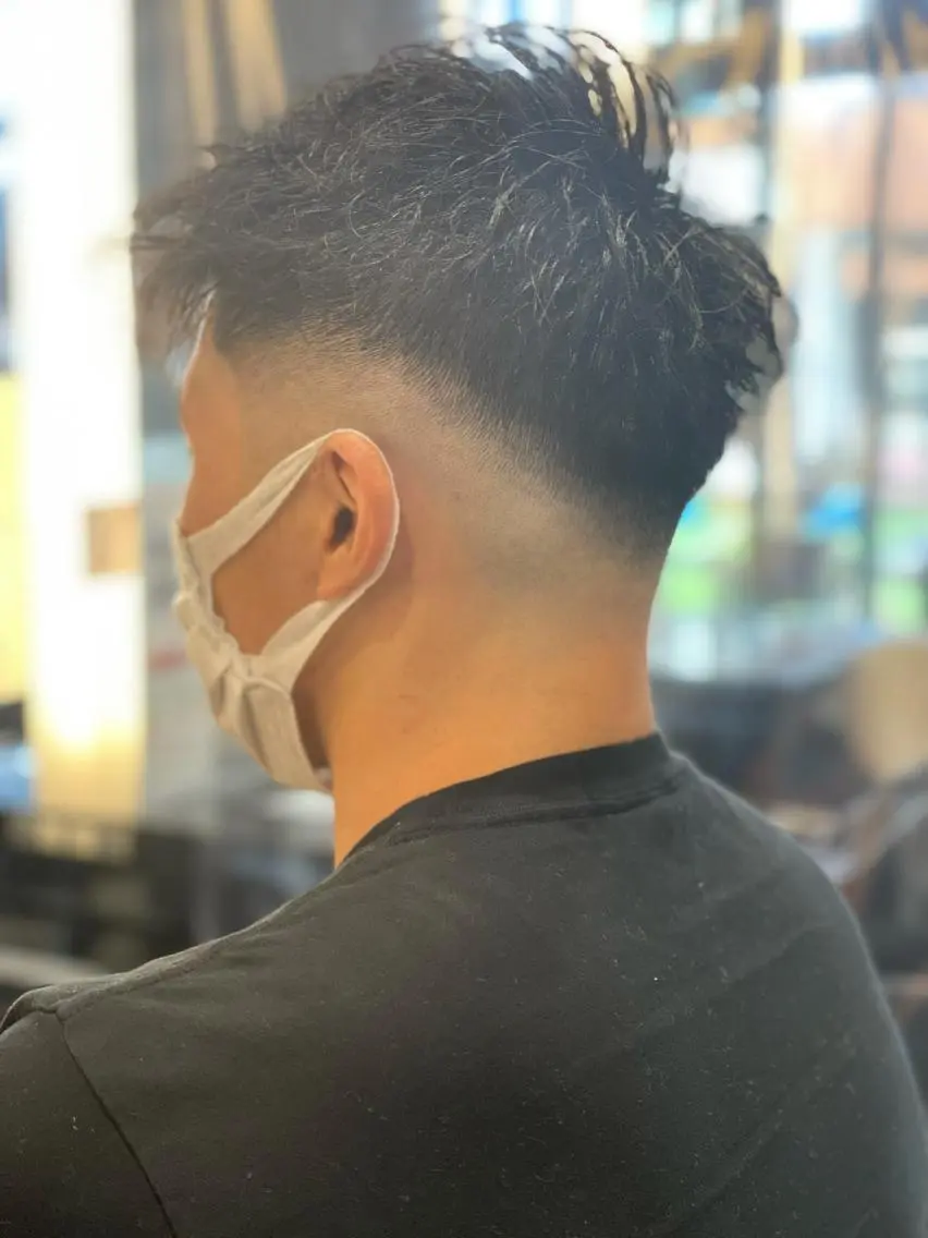ショート パーマ メンズ メンズパーマ 刈り上げ ショートヘア スパイラルパーマ メンズヘア特化 崎田 成人のヘアスタイル