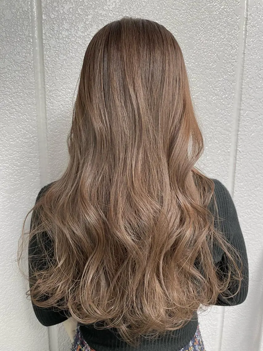 ロング カラー ベージュカラー ハイライトカラー ハイライト 💎赤み消しカラー 特化型デザイナー💎のヘアスタイル