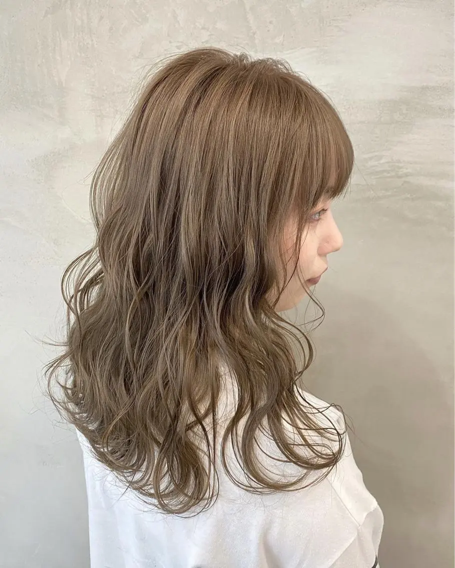 ミディアム カラー ベージュカラー ブリーチ ミルクティーベージュ ブリーチなしカラー カット ヘアカラー トリートメント 🫧透明感カラー🫧 OIKAWAのヘアスタイル