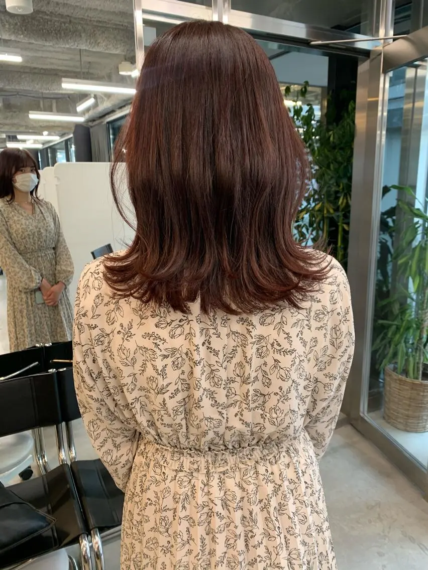 ミディアム カラー ミディアムパーマ ベージュカラー 黒髪 ブリーチ ブルーカラー カット ヘアカラー トリートメント 透明感/オリーブ/ グレージュ/YUKAのヘアスタイル