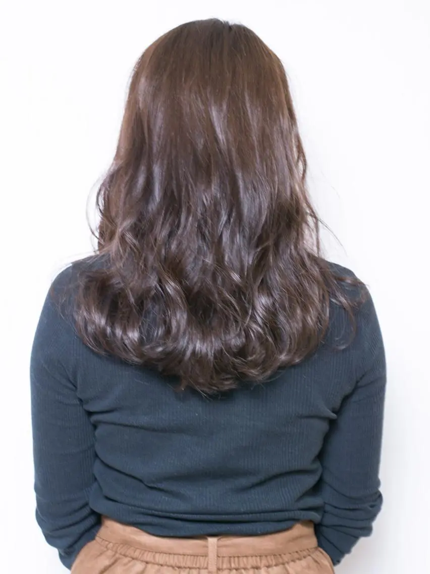 ロング 金澤 愛のヘアスタイル