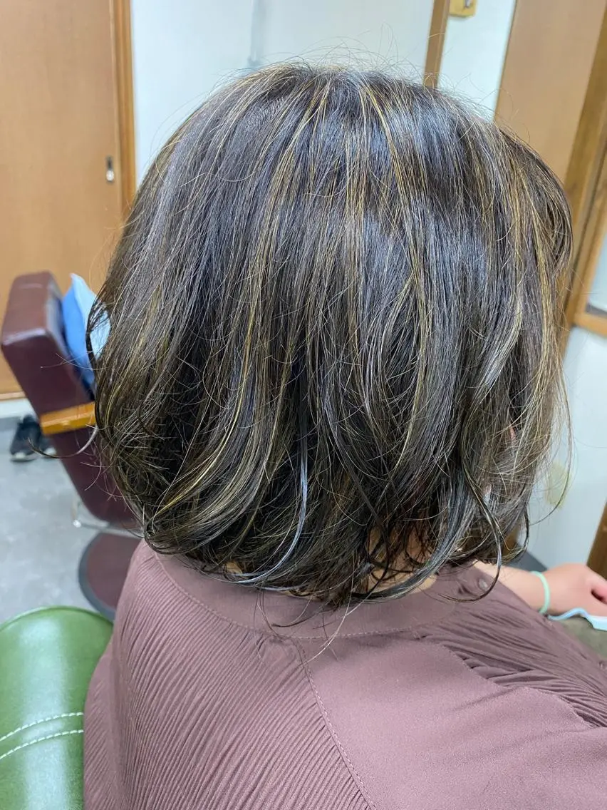 ショート ハイライト カット ヘアカラー トリートメント 永沼 真依のヘアスタイル