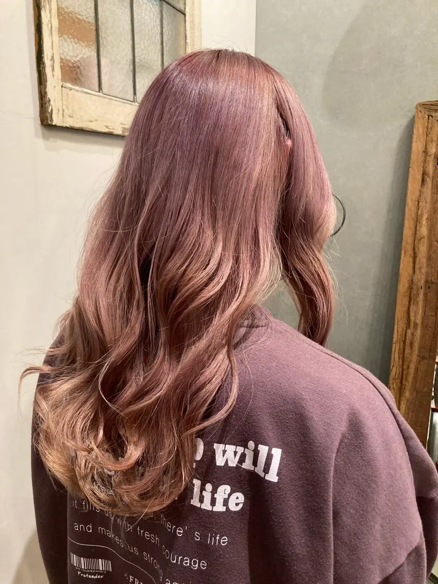 ロング カラー ブリーチ ピンクカラー バイオレットカラー 大方 いくみのヘアスタイル
