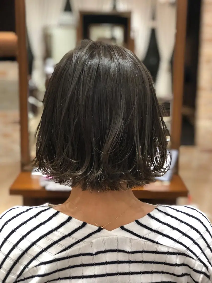 ミディアム カラー 新實 ゆりあのヘアスタイル