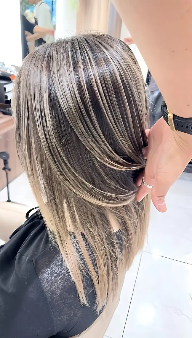 ロング カラー バレイヤージュ ハイライトカラー ハイライト レイヤーカット ヘアカラー ASH大宮/ブリーチ 髪質改善/カラーのヘアスタイル
