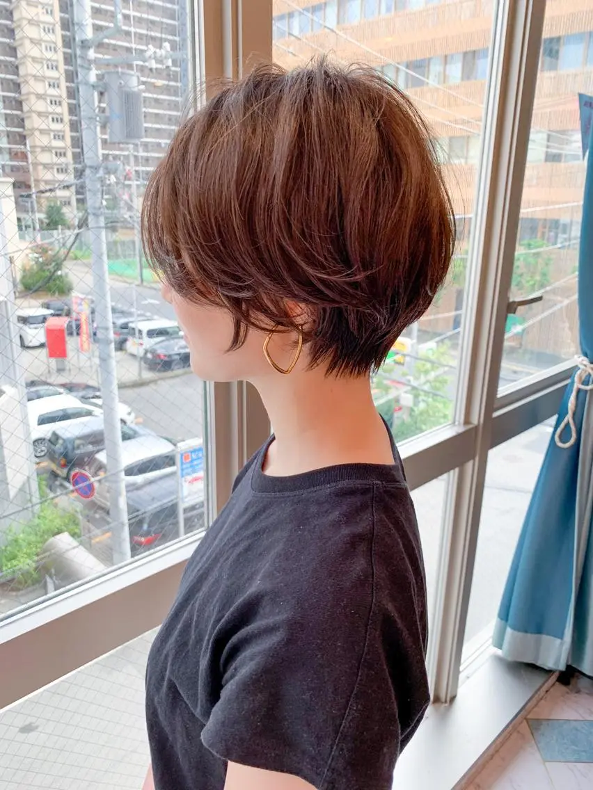 ショート 切りっぱなしボブ ショートボブ ハンサムショート 丸みショート ボブ Lond enikaのヘアスタイル