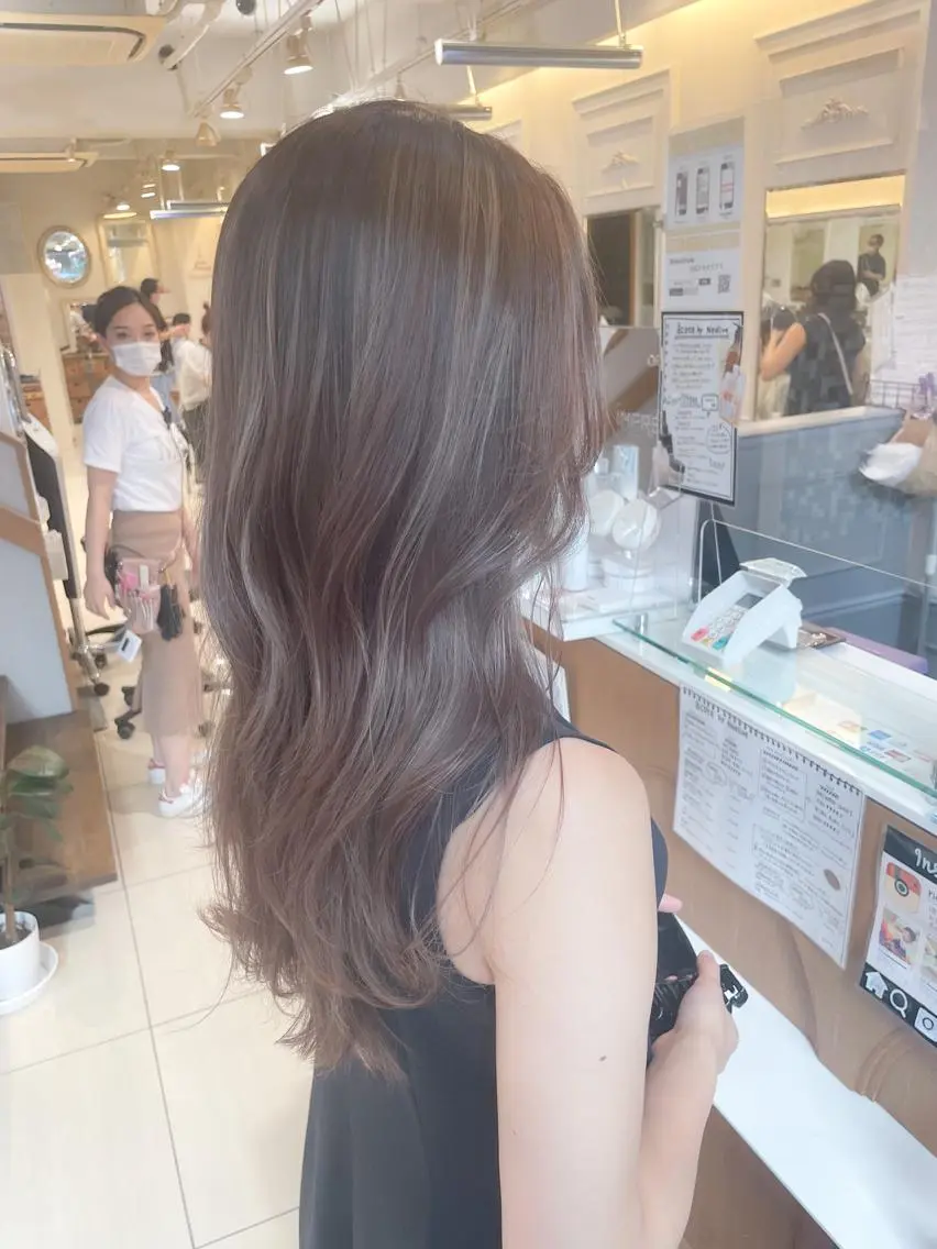 ロング カラー グレージュ ハイライトカラー ハイライト ヘアカラー トリートメント ヘッドスパ ✨カラー支持No.1 🧸ワキ カナコ🧸のヘアスタイル