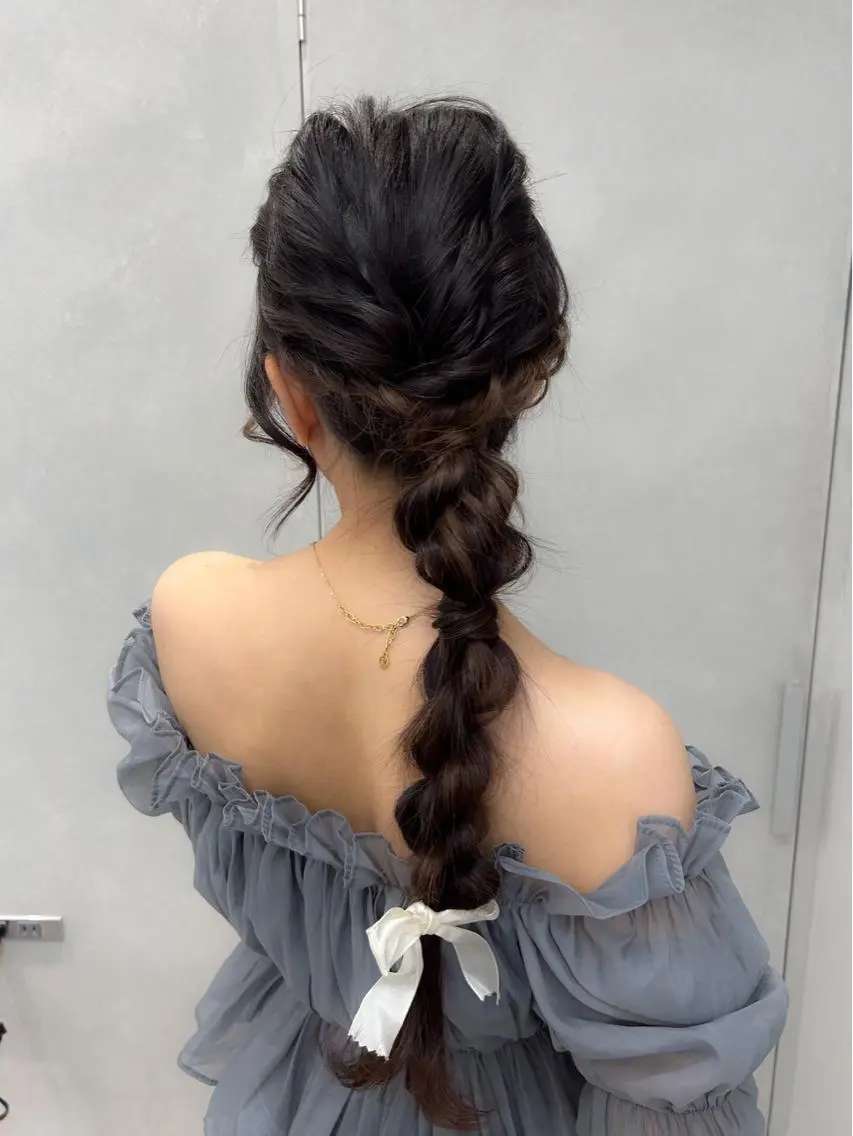 ロング カラー ヘアアレンジ 成人式 お団子ヘア 結婚式・ブライダル 簡単アレンジ 卒業式のヘアスタイル 卒業式ヘアセット🎀 ヘアアレンジのヘアスタイル