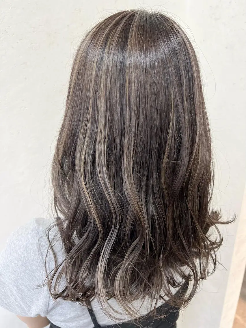 セミロング カラー カット ヘアカラー トリートメント mana .のヘアスタイル