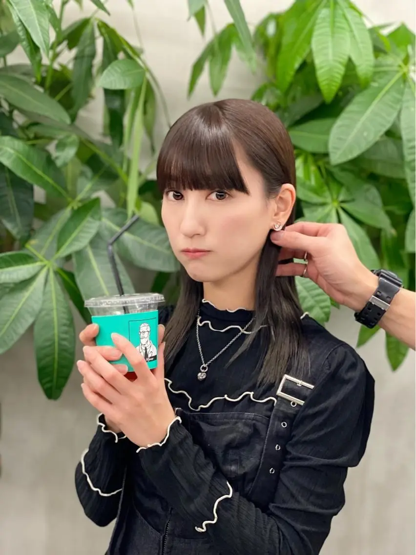 セミロング アッシュ ボブ くびれヘア ハイライト レイヤーカット 原宿アンリ 山下卓也のヘアスタイル