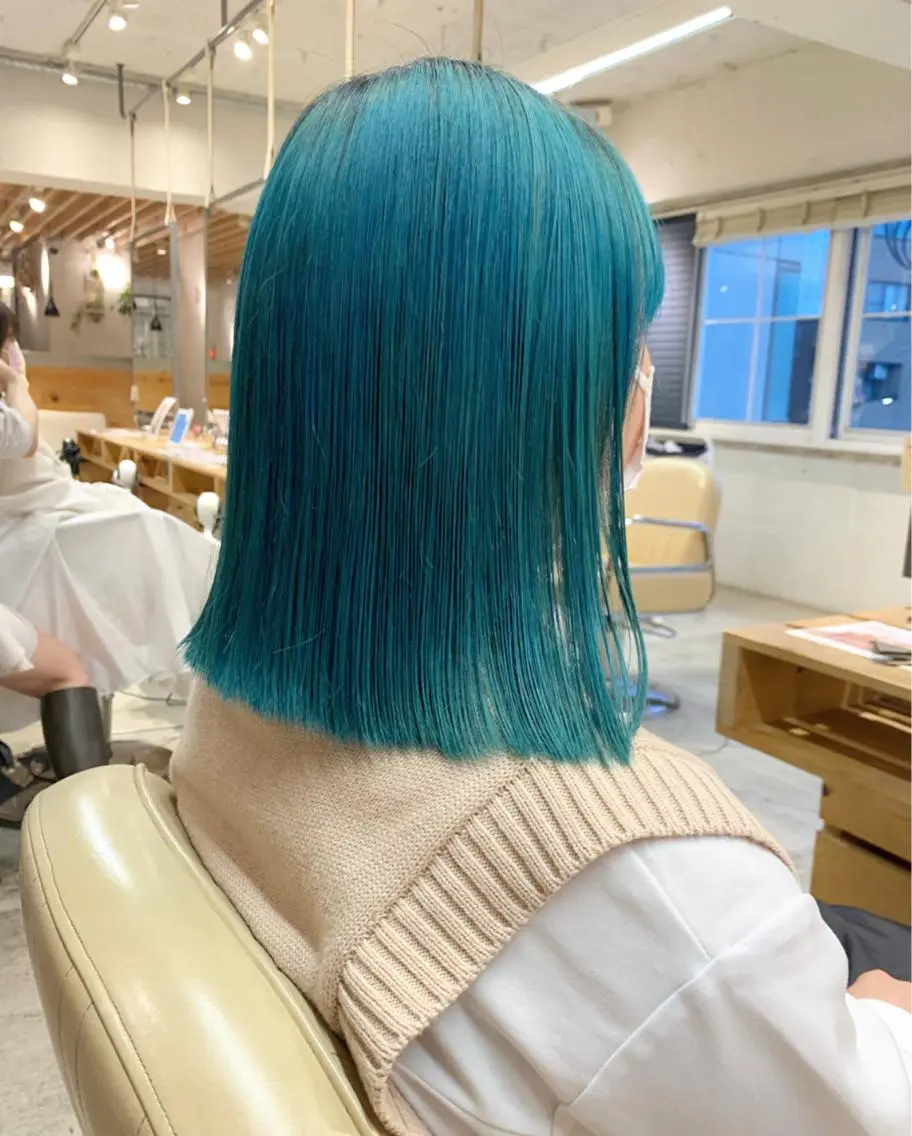 ミディアム カラー ブリーチ ミント ミントグリーン iLi 《イリ》のヘアスタイル