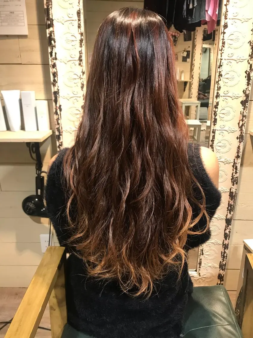 ロング カラー 縮毛矯正 トリートメント クワハラ イオリのヘアスタイル