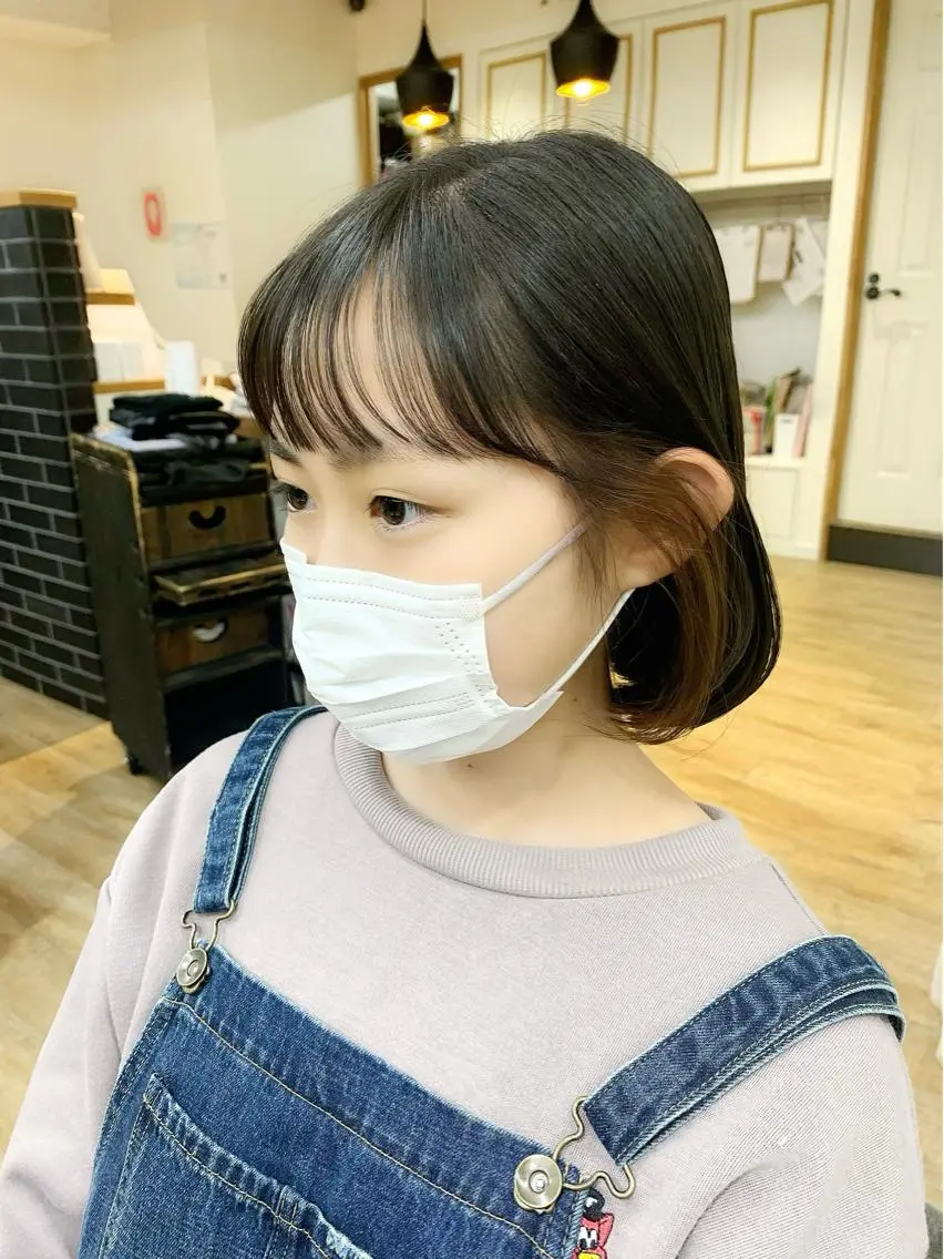ミディアム カラー パーマ ヘアアレンジ メンズ キッズ ネイル マツエク・マツパ カット ヘアカラー レイヤーカット／ 巻ける縮毛矯正のヘアスタイル