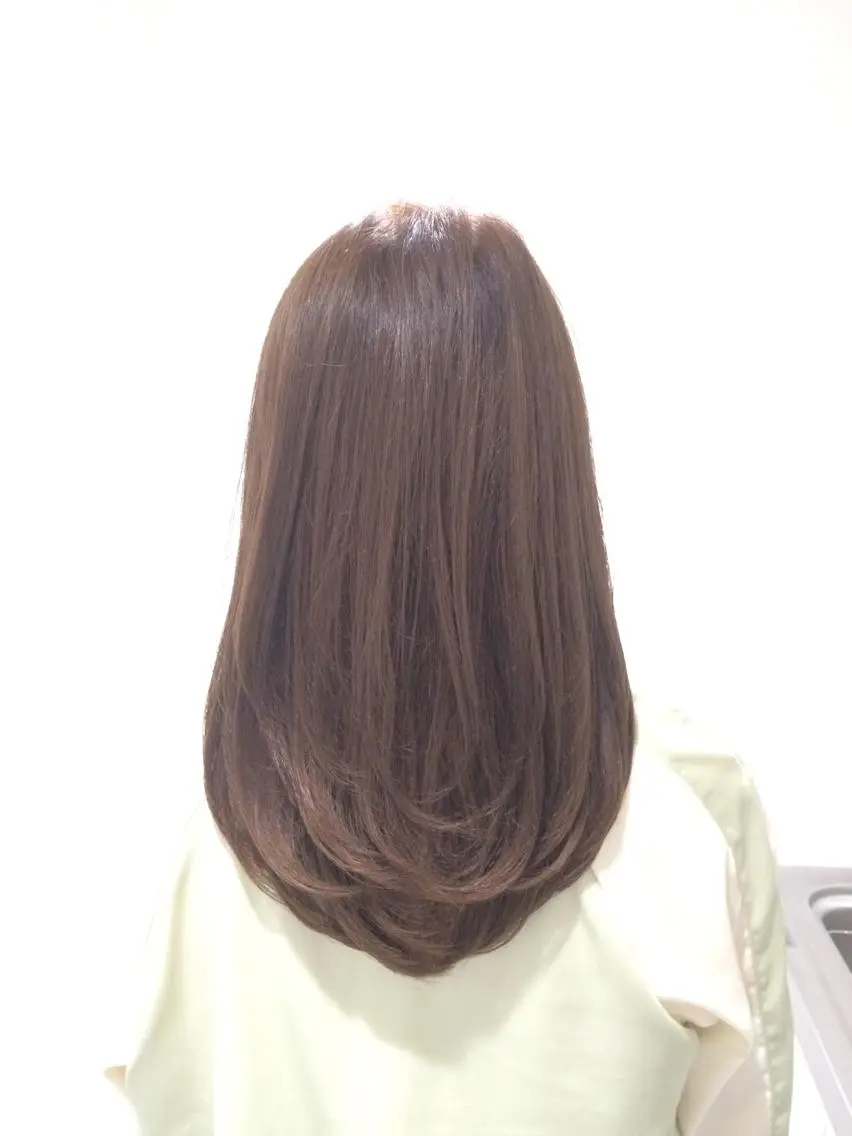 セミロング レイヤーカット 露崎 遼のヘアスタイル