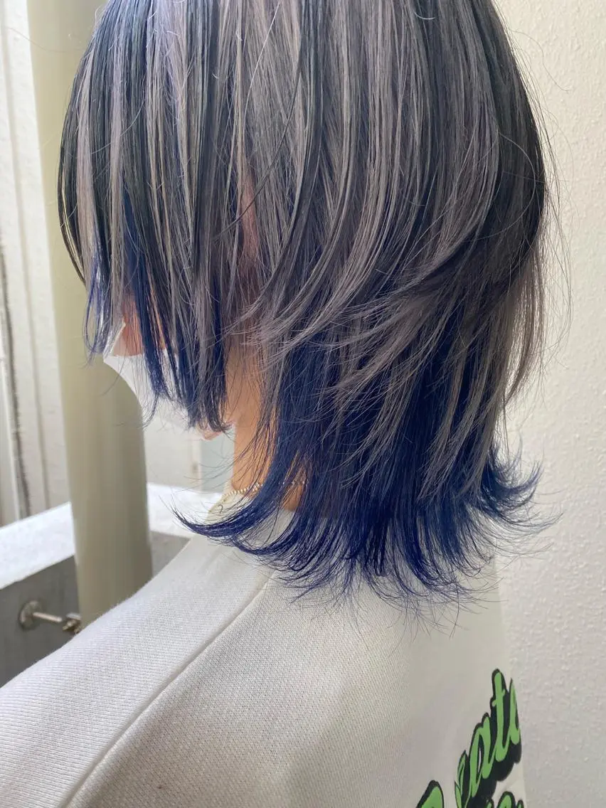 カラー ブルーカラー シルバー 中村 彩夏のヘアスタイル
