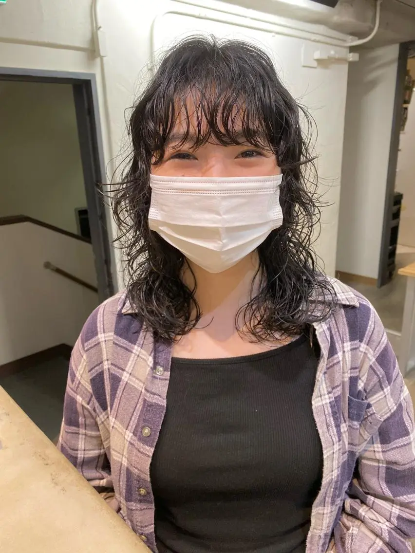 ミディアム カラー パーマ ヘアアレンジ メンズ キッズ ネイル マツエク・マツパ アイブロウ ミディアムパーマ メンズパーマ メンズウルフカット 顔まわりレイヤー レイヤーカット カット パーマ トリートメント 🧼柴田 健太郎🧼のヘアスタイル