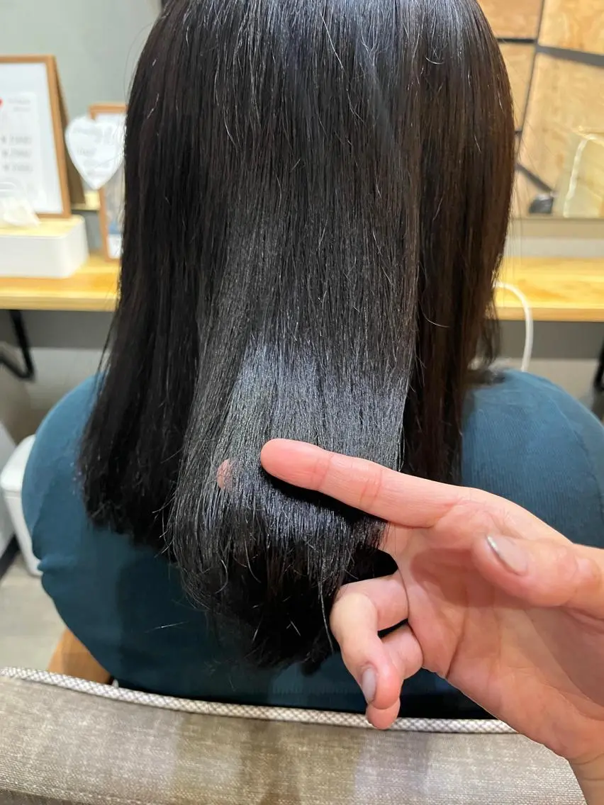 セミロング カラー パーマ ヘアアレンジ メンズ キッズ ネイル マツエク・マツパ アイブロウ メンズハイライト メンズパーマ セミロングパーマ ブラウンカラー ケアカラー 久木原 ゆりのヘアスタイル