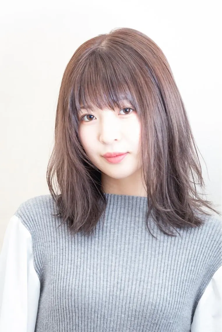 ミディアム カラー 透明感カラー 外ハネヘア カット ヘアカラー トリートメント ブレス渡辺 康介のヘアスタイル