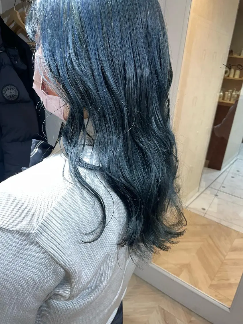 セミロング カラー akane .のヘアスタイル