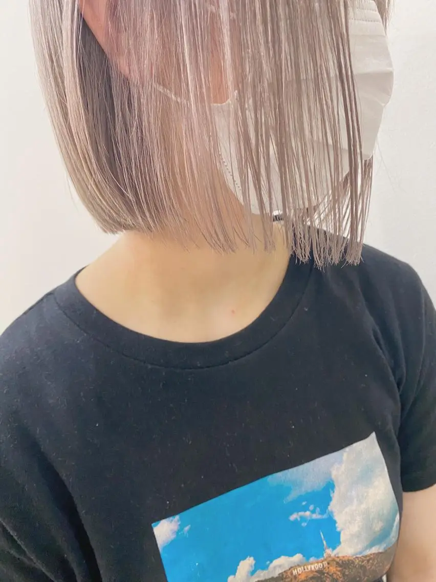 ショート カラー 顔周りレイヤーカット ブリーチminamiのヘアスタイル