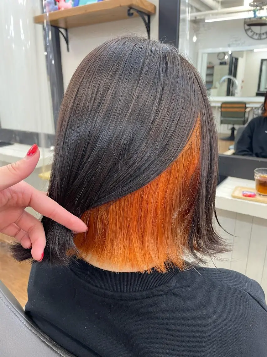 ショート カラー ブリーチ オレンジ 青木 優歩のヘアスタイル