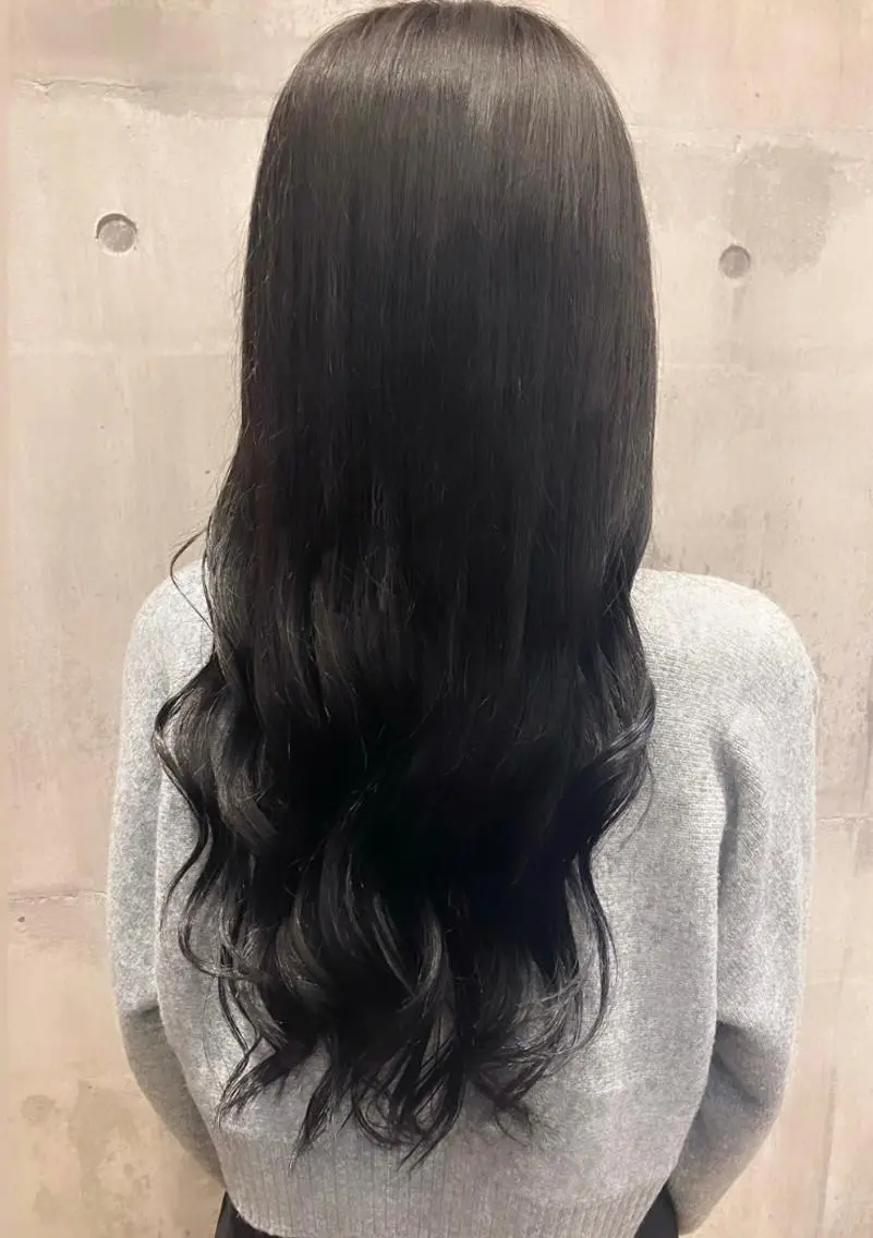 ロング ヨシンモリ mai /attraのヘアスタイル