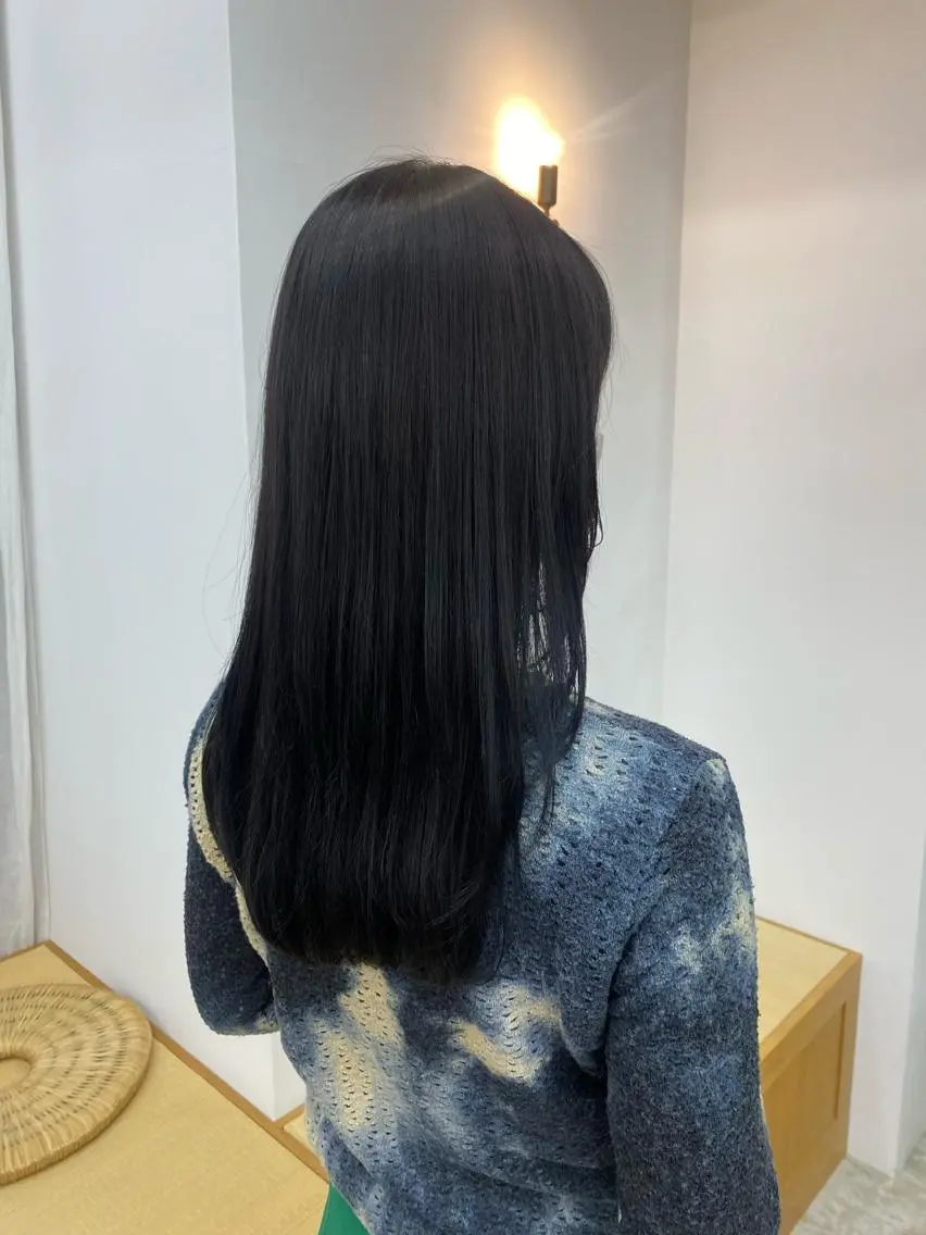 ロング カラー KVELL ユナのヘアスタイル