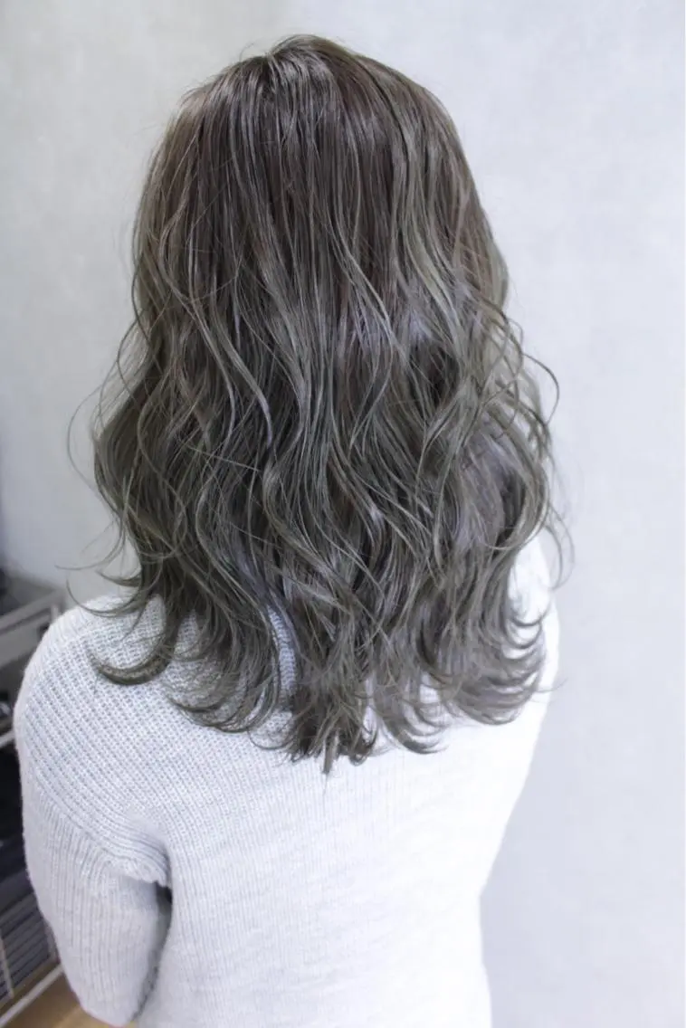 ミディアム カラー ヘアアレンジ ハイライトカラー ハイライト ヘアカラー トリートメント lani ブリーチ /ダブルカラーのヘアスタイル