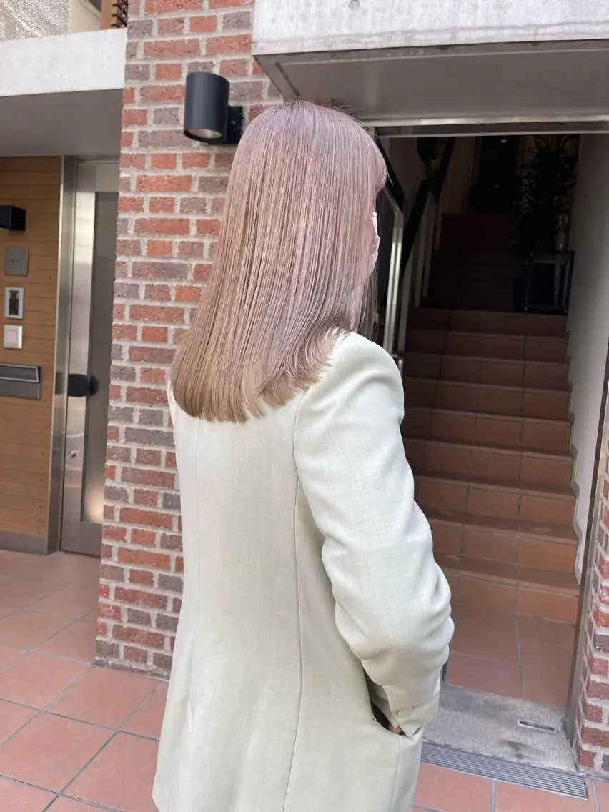 ロング ハイトーン💎 ホワイトベージュ坪谷のヘアスタイル