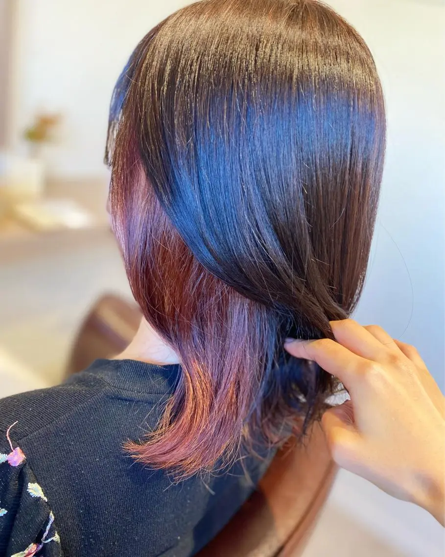 セミロング カラー インナーカラー 髪質改善 トリートメント カット ヘアカラー トリートメント 荒木 ひろかのヘアスタイル