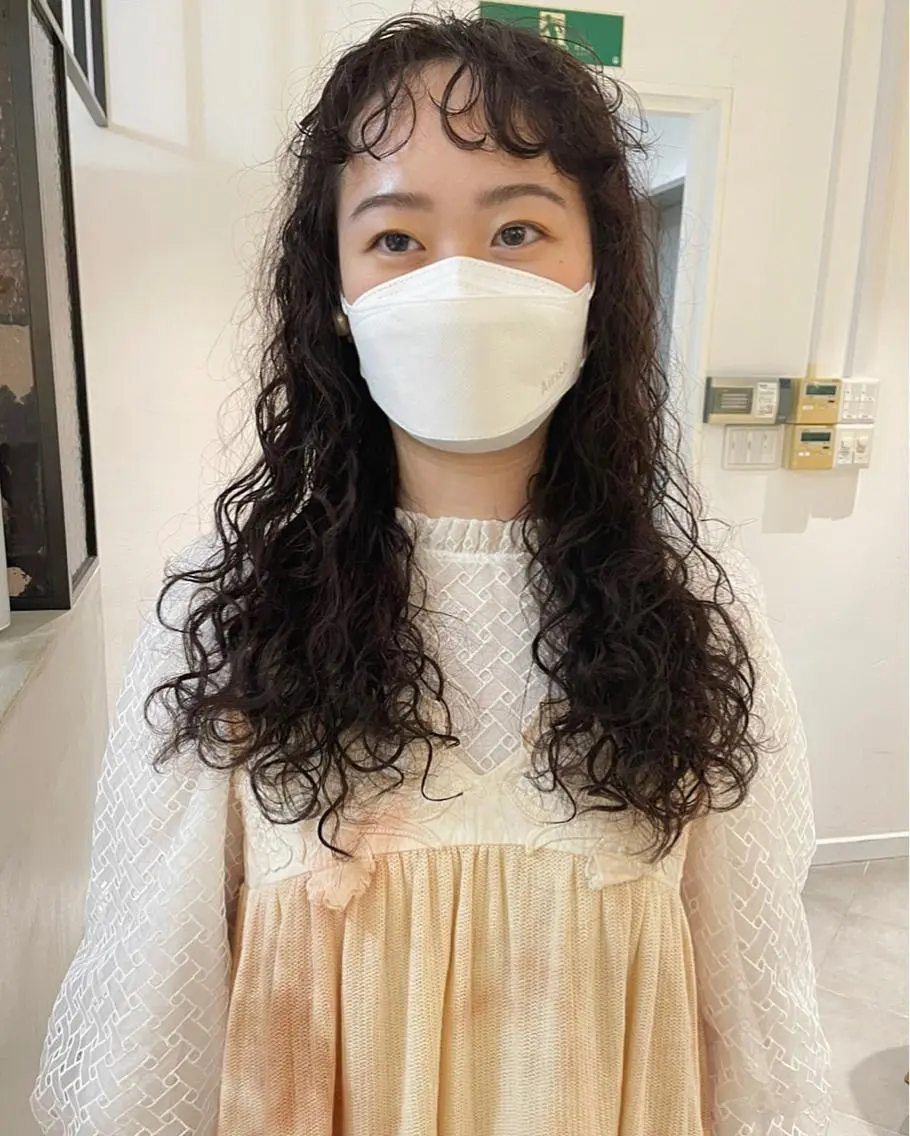 ロング カラー パーマ オン眉 ソバージュ カット パーマ トリートメント 村上雅人 ナチュラルモードのヘアスタイル