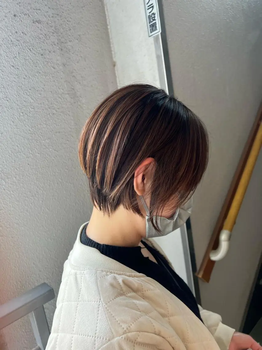 ショート カラー ベージュカラー ハイライトカラー ハイライト ショートヘア カット ヘアカラー トリートメント Kazu .Kのヘアスタイル