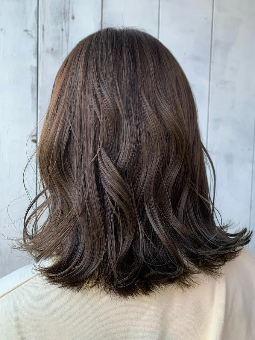 ミディアム カラー 菅野 美咲のヘアスタイル