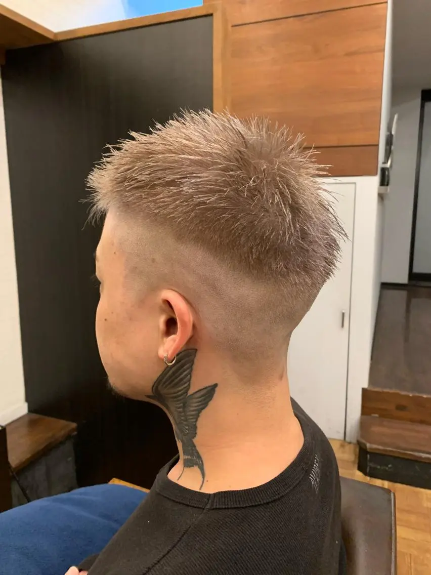 ショート カラー パーマ ヘアアレンジ メンズ キッズ メンズブリーチ ビジネス センターパート フェードカット メンズハイライト カット ヘアカラー トリートメント ブリーチカラー🔥 パーマ【佐々木凌平】のヘアスタイル