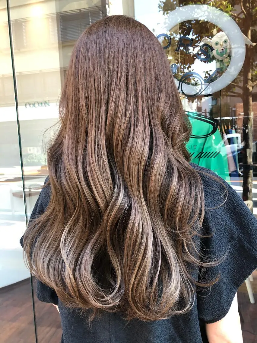 ロング カラー ベージュカラー CoCooN minamiのヘアスタイル