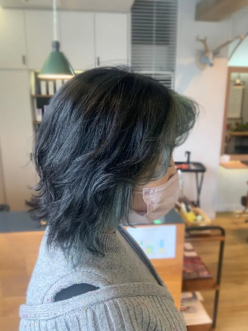 カラー ショート ミストバング 黒髪  フェイスフレーミング グレージュ オリーブグレージュ ヘアカラー 堀 望美のヘアスタイル