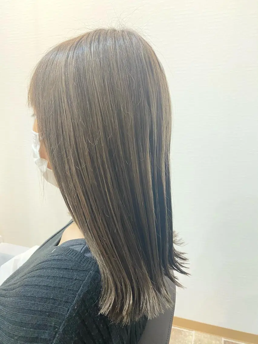 セミロング カット ヘアカラー トリートメント ＳＨＩ ＺＵのヘアスタイル