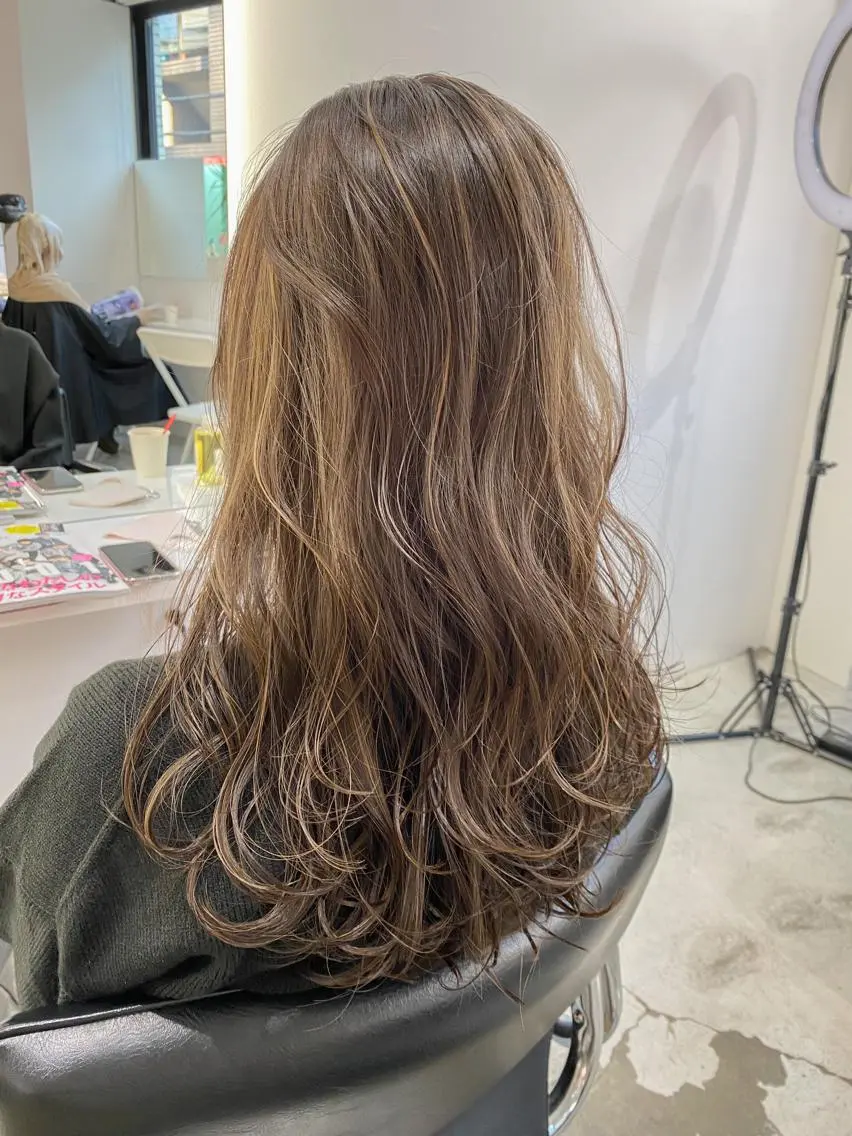 セミロング カラー カット ヘアカラー トリートメント 海外デザイン🇺🇸 石渡諒太のヘアスタイル