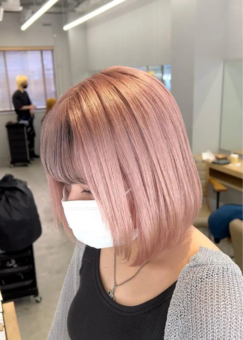ショート カラー 黒髪 ブリーチ ピンクカラー ホワイトピンク ブリーチ毛の縮毛矯正 ハイトーン/岡本智樹のヘアスタイル