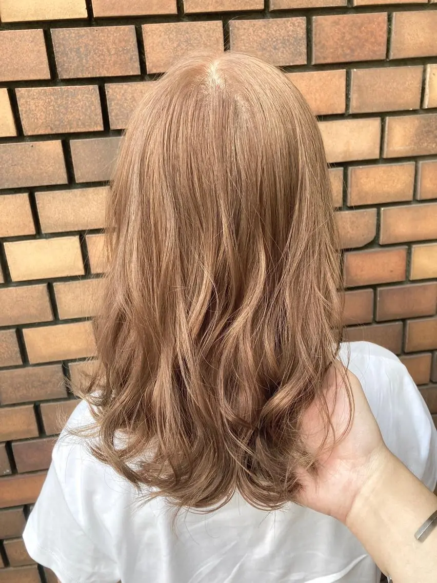 セミロング カラー ベージュカラー ミルクティーベージュ 色落ちまで可愛い🧚 心斎橋hikaruのヘアスタイル