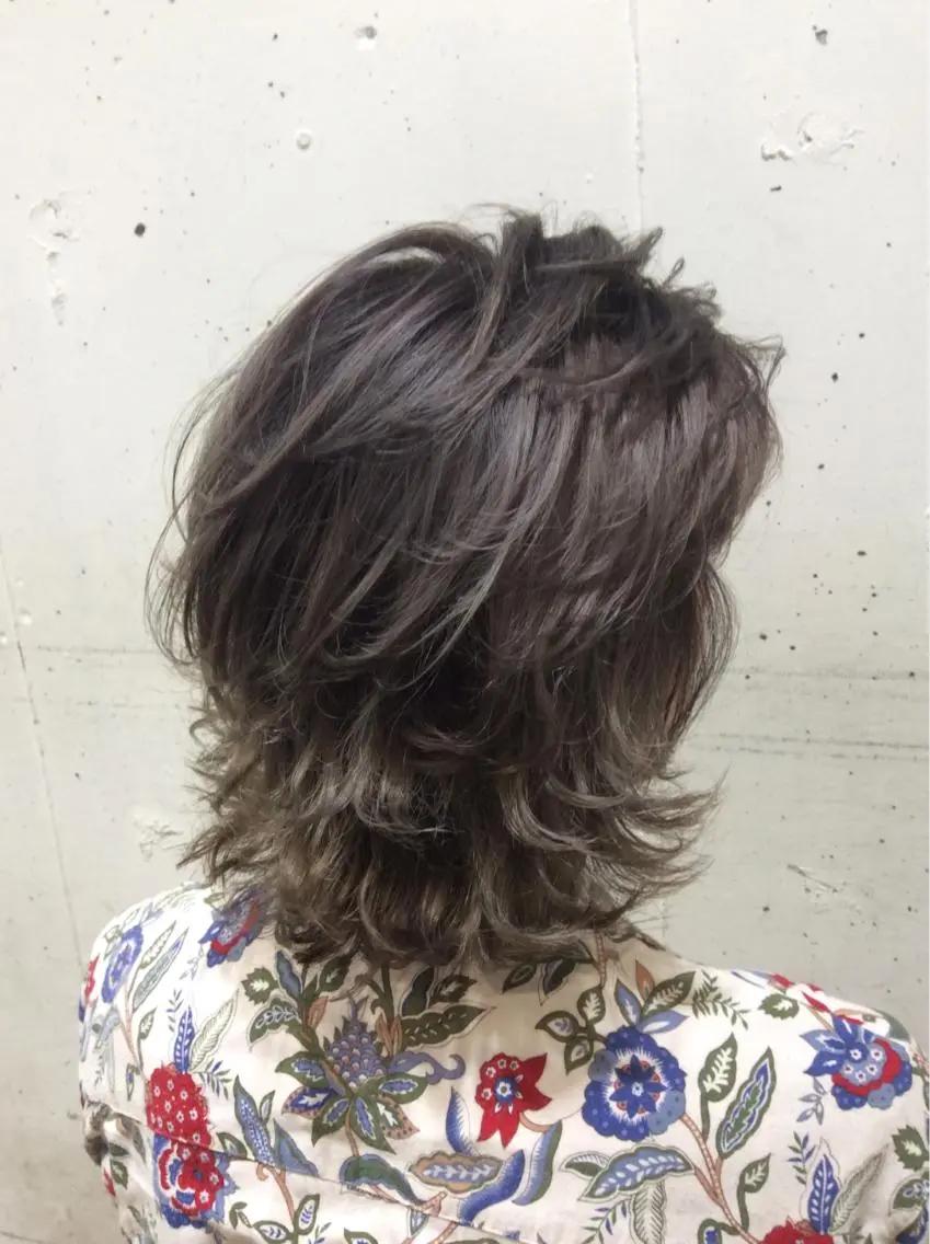 カラー アディクシーカラー シルバー ゴーズゴー マドカのヘアスタイル