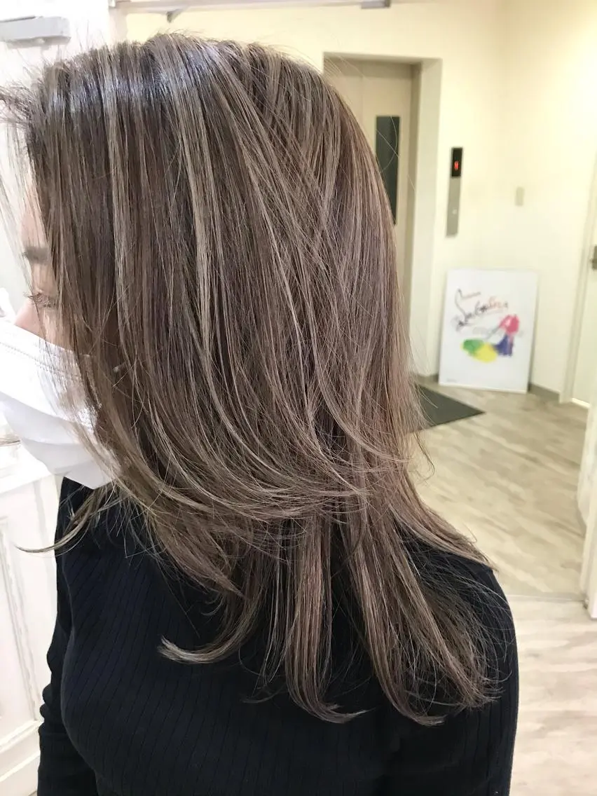 ミディアム カラー 艶髪🫧髪質改善 縮毛矯正✨影山湧市のヘアスタイル