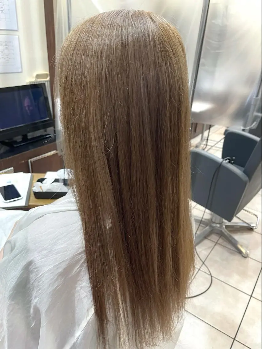 ロング カラー ベージュカラー カット ヘアカラー トリートメント Zina天王寺 CHIAKIのヘアスタイル