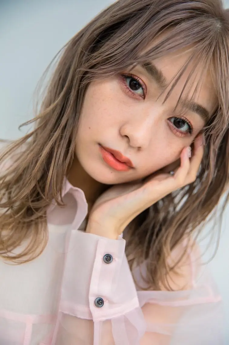 ミディアム カラー CLAN クランのヘアスタイル