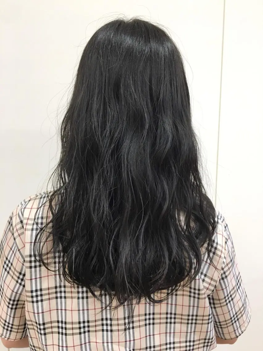 セミロング カラー グレージュ ケアブリーチ 坪井佑樹のヘアスタイル