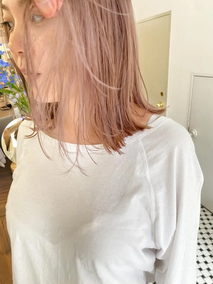 ミディアム カラー 顔周りレイヤーカット ブリーチminamiのヘアスタイル