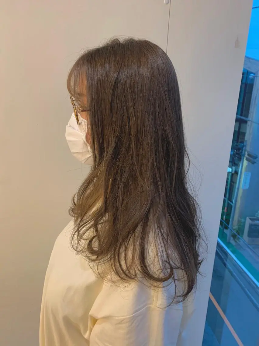 セミロング カラー パーマ ヘアアレンジ ベージュカラー ミルキーベージュ 加藤 綾華のヘアスタイル