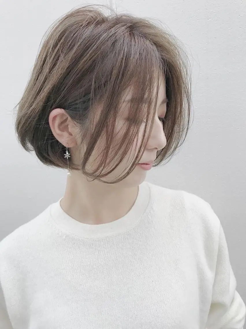 ミディアム 高梨 里穂のヘアスタイル