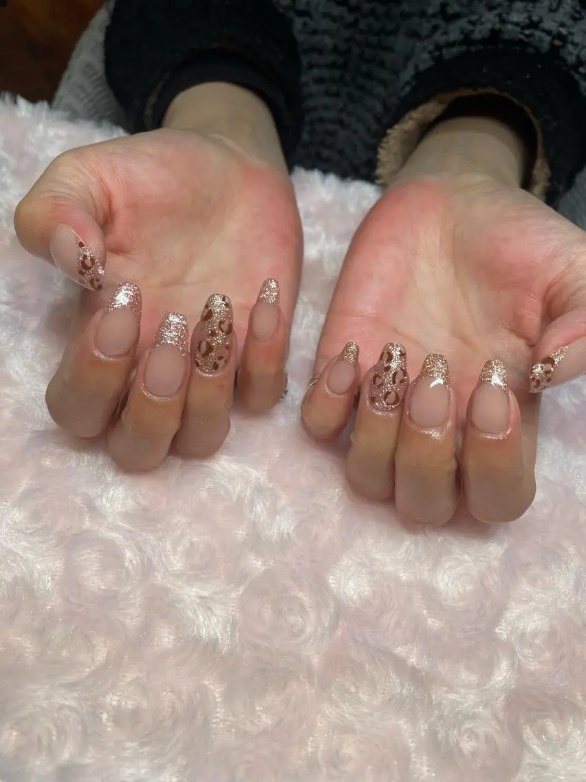 ネイル アニマル柄 フレンチネイル ラメ(グリッター) nyasu nailのネイルデザイン